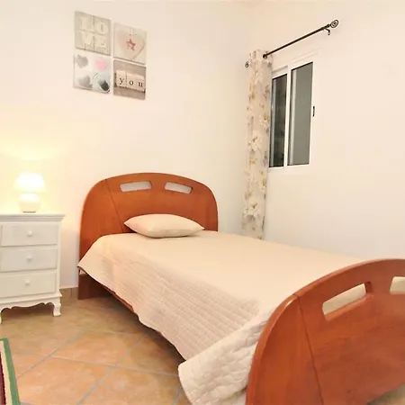 Holiday House Marmeleiros Apartamento *